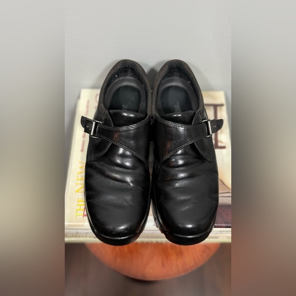 Teva Men’s Black Leather Loafers size 7 1/2 main image 10